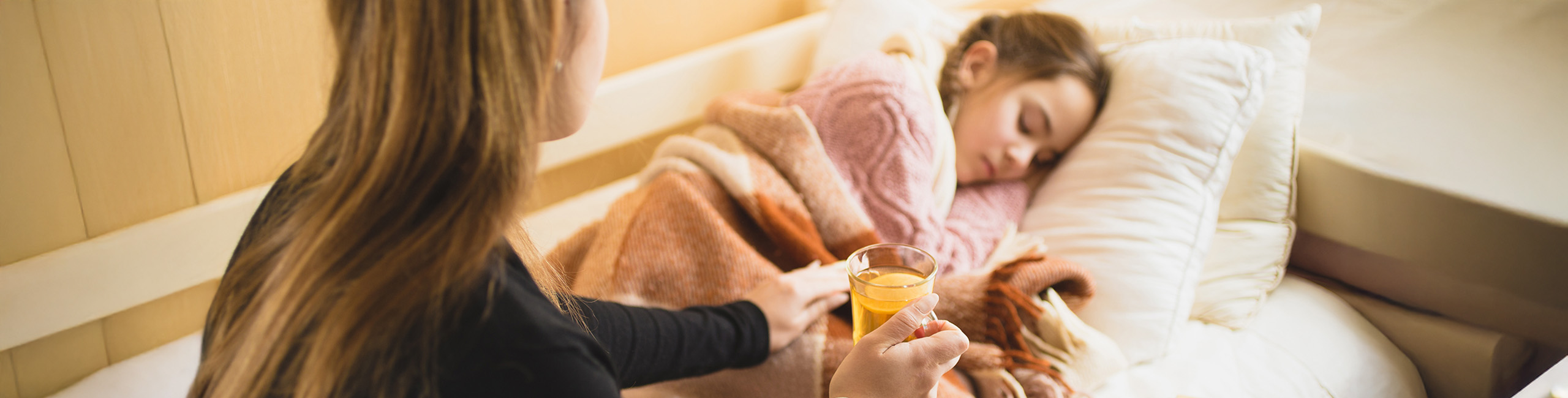 Haige koolitüdruk ja tema ema.