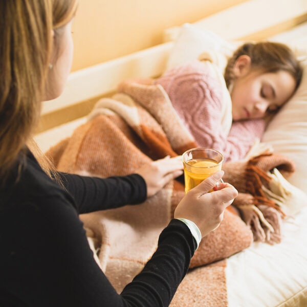 Haige koolitüdruk ja tema ema.